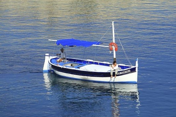 2-hour historical heritage tour on board a barquette from Marseille - Bonjour Fun