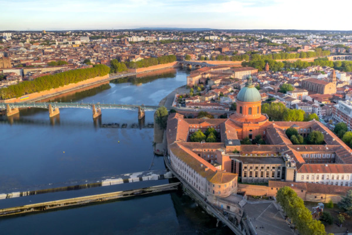 Walking tour to visit Toulouse - Bonjour Fun