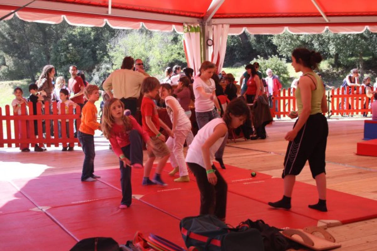 Circus: Level confirmed (7-14 years old) - 7 lessons of 2h - Bonjour Fun