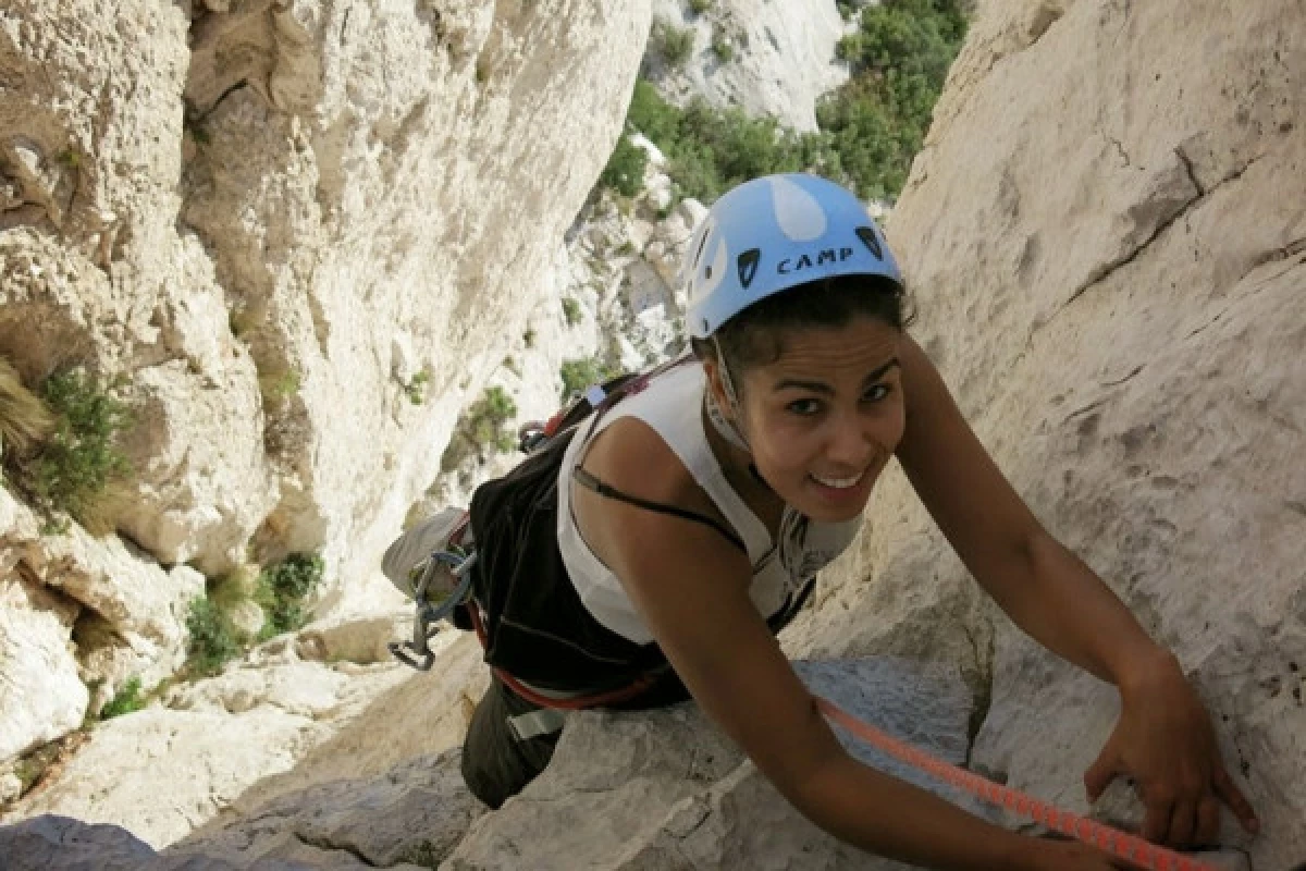 Cliff climbing session - Bonjour Fun