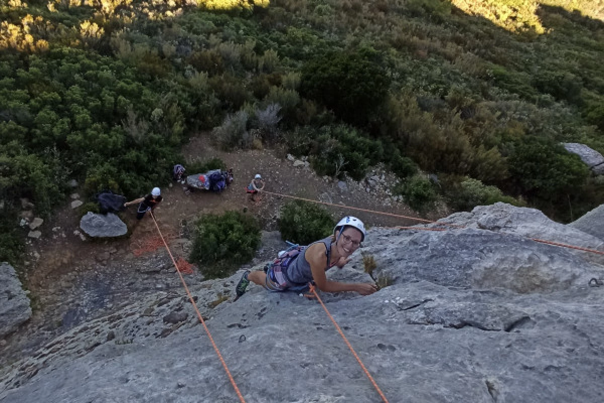 Cliff climbing session - Bonjour Fun