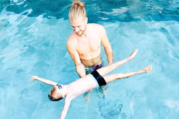 Private swimming lesson at home - Bonjour Fun