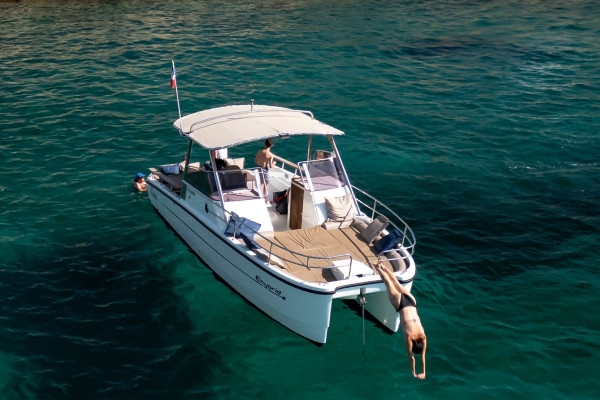 Half-day cruise and swimming in the Calanques National Park - Mucem - Bonjour Fun