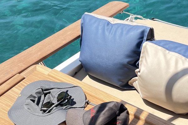 Half-day cruise and swimming in the Calanques National Park - Mucem - Bonjour Fun