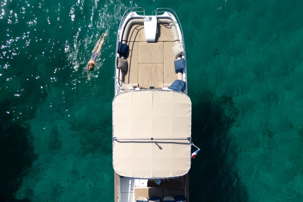 Half-day cruise and swimming in the Calanques National Park - Mucem - Bonjour Fun