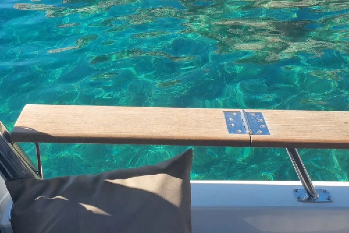 Half-day cruise and swimming in the Calanques National Park - Mucem - Bonjour Fun