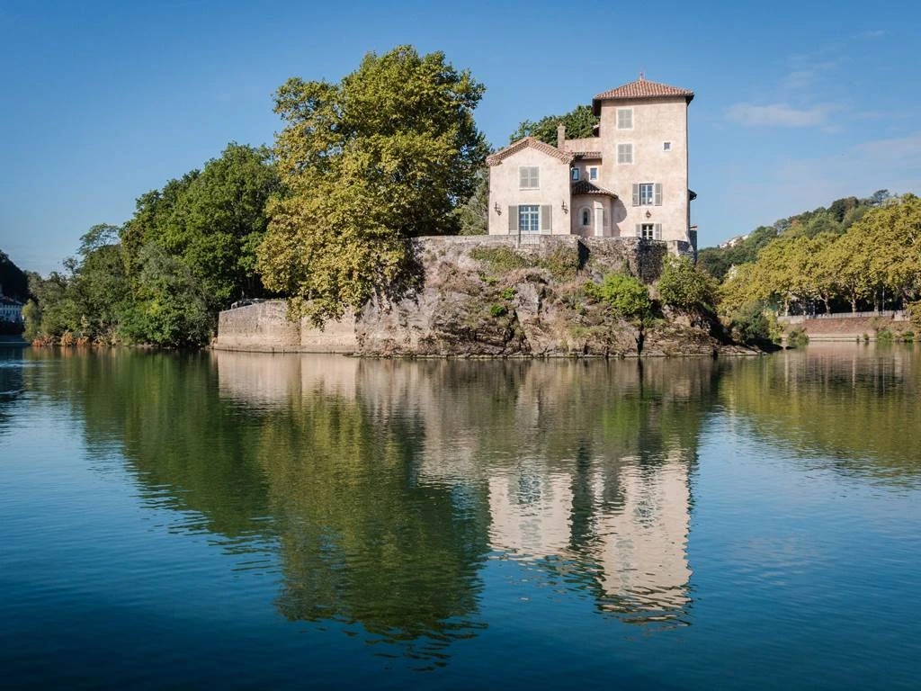 Croisière commentée de 2h : L'île Barbe - Bonjour Fun