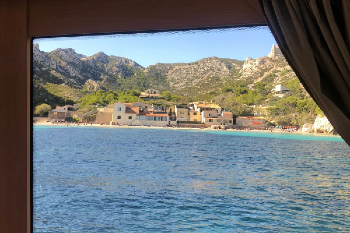 Excursion daytrip  to the Calanques - CITY HALL - Bonjour Fun