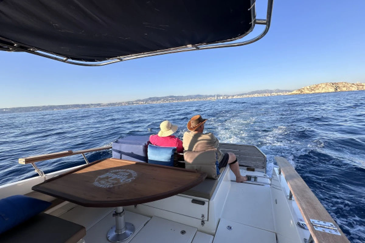 Cruise in the Calanques of Frioul with coffee and swimming -  Mucem museum - Bonjour Fun