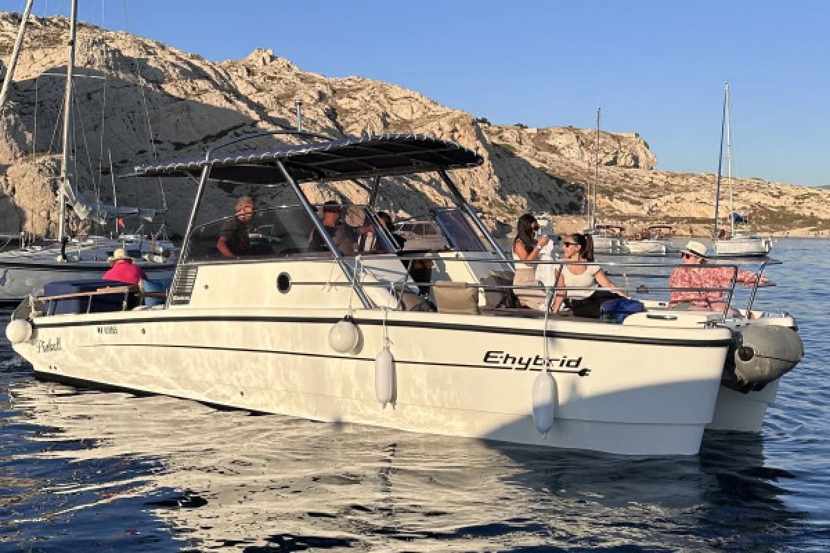 Cruise in the Calanques of Frioul with coffee and swimming -  Mucem museum - Bonjour Fun