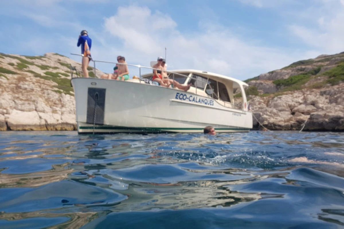 Cruise in the Calanques of Frioul with coffee and swimming - CNTL - Bonjour Fun