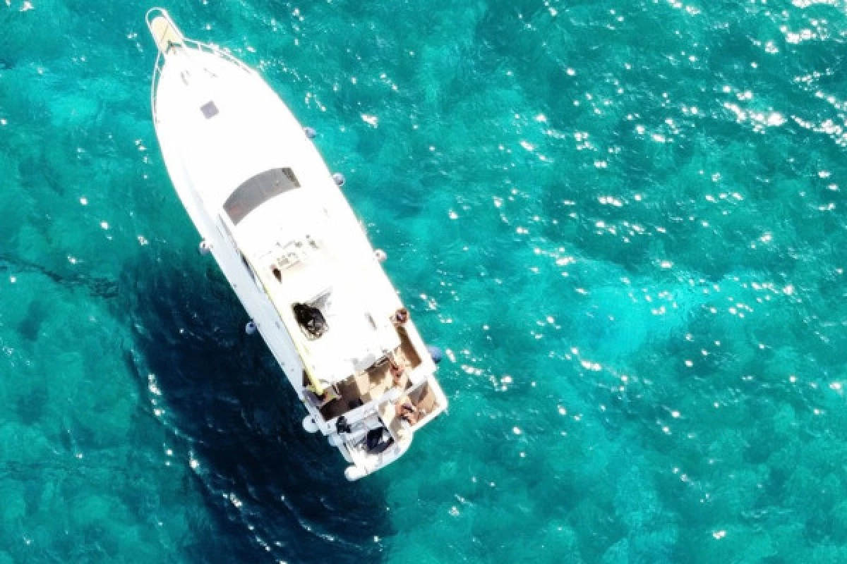 Daily excursion by boat with Skipper from Salerno to Amalfi, Isabel Boat - Bonjour Fun