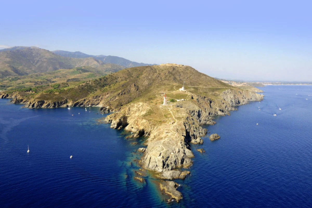 SENDERISMO PANORAMICO DE COLLIOURE AL CAP BEAR - Bonjour Fun