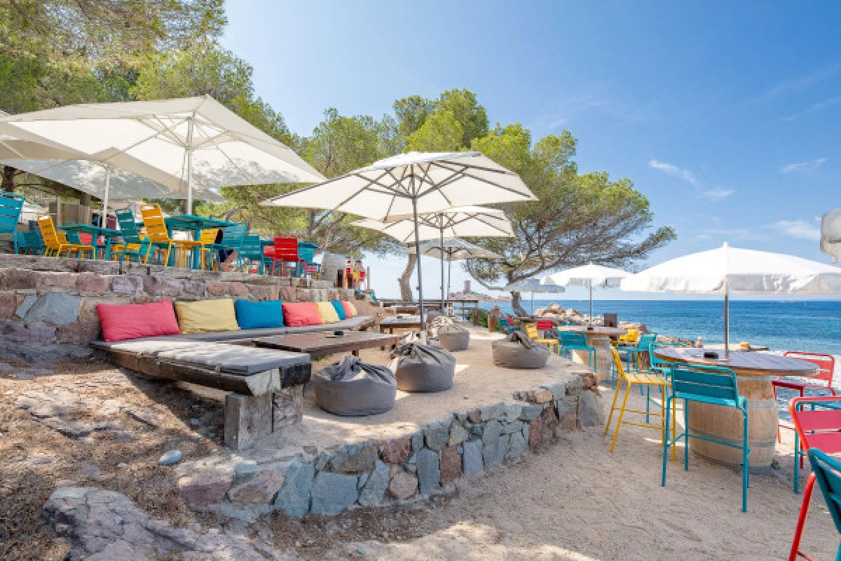 Rental of deckchair on the beach - In front of the Ile d'Or - Bonjour Fun