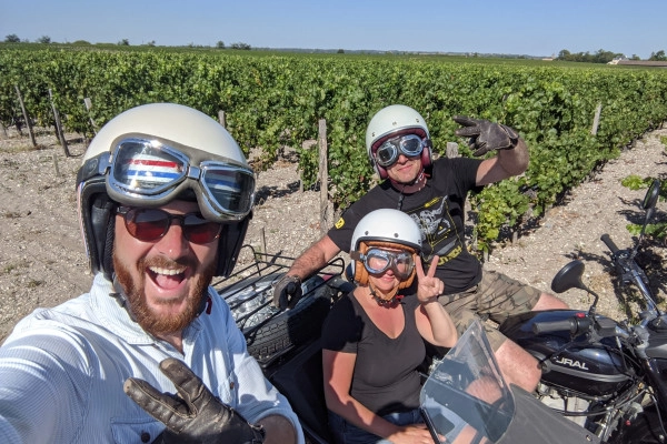 Departure from Saint-Emilion, private ride in the vineyards and wine tasting - Bonjour Fun Departure from Saint-Emilion, private ride in the vineyards and wine tasting - Bonjour Fun