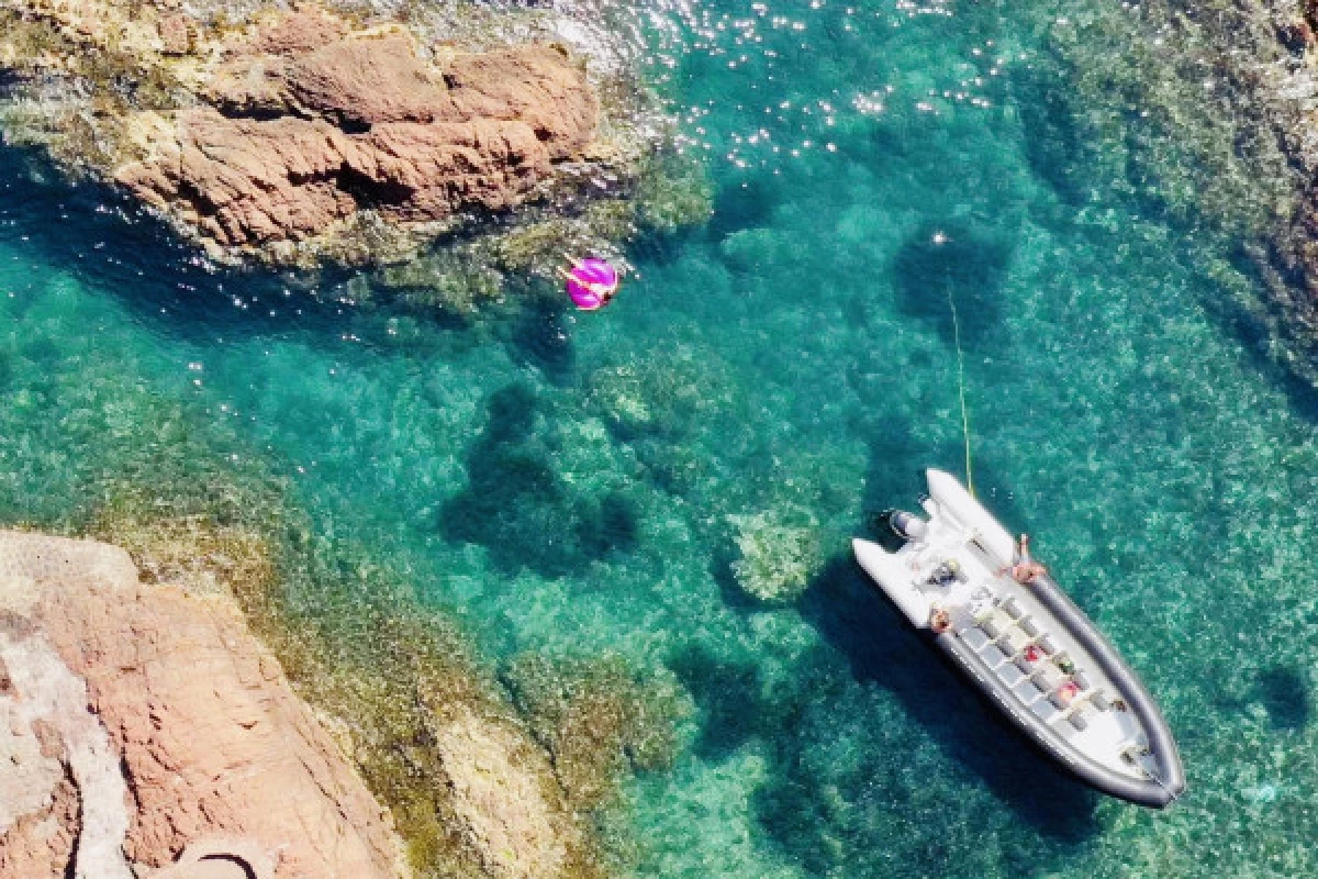 Estérel seatrip : Calanques et roches rouges. - Bonjour Fun