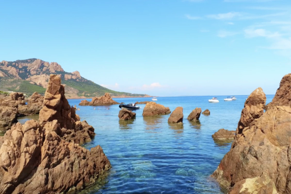 Estérel seatrip : Calanques et roches rouges. - Bonjour Fun