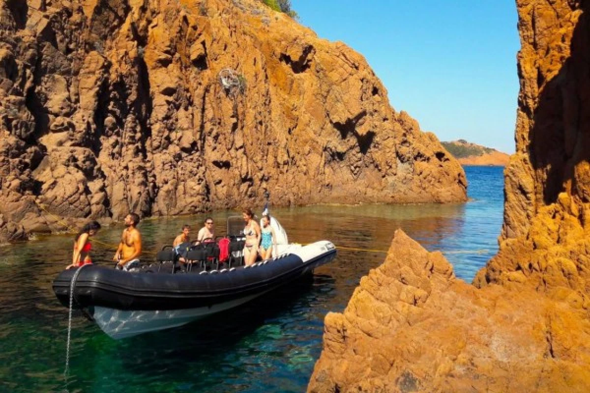 Estérel seatrip : Calanques et roches rouges. - Bonjour Fun