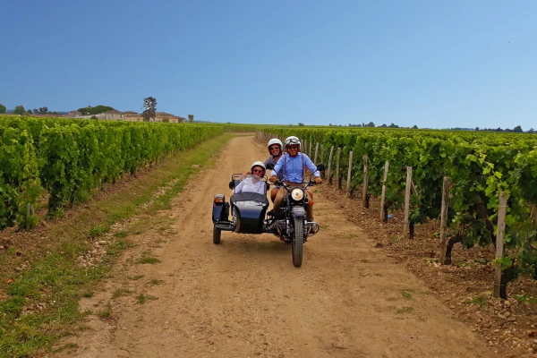 Departure from Saint-Emilion, private ride in the vineyards and wine tasting - Bonjour Fun