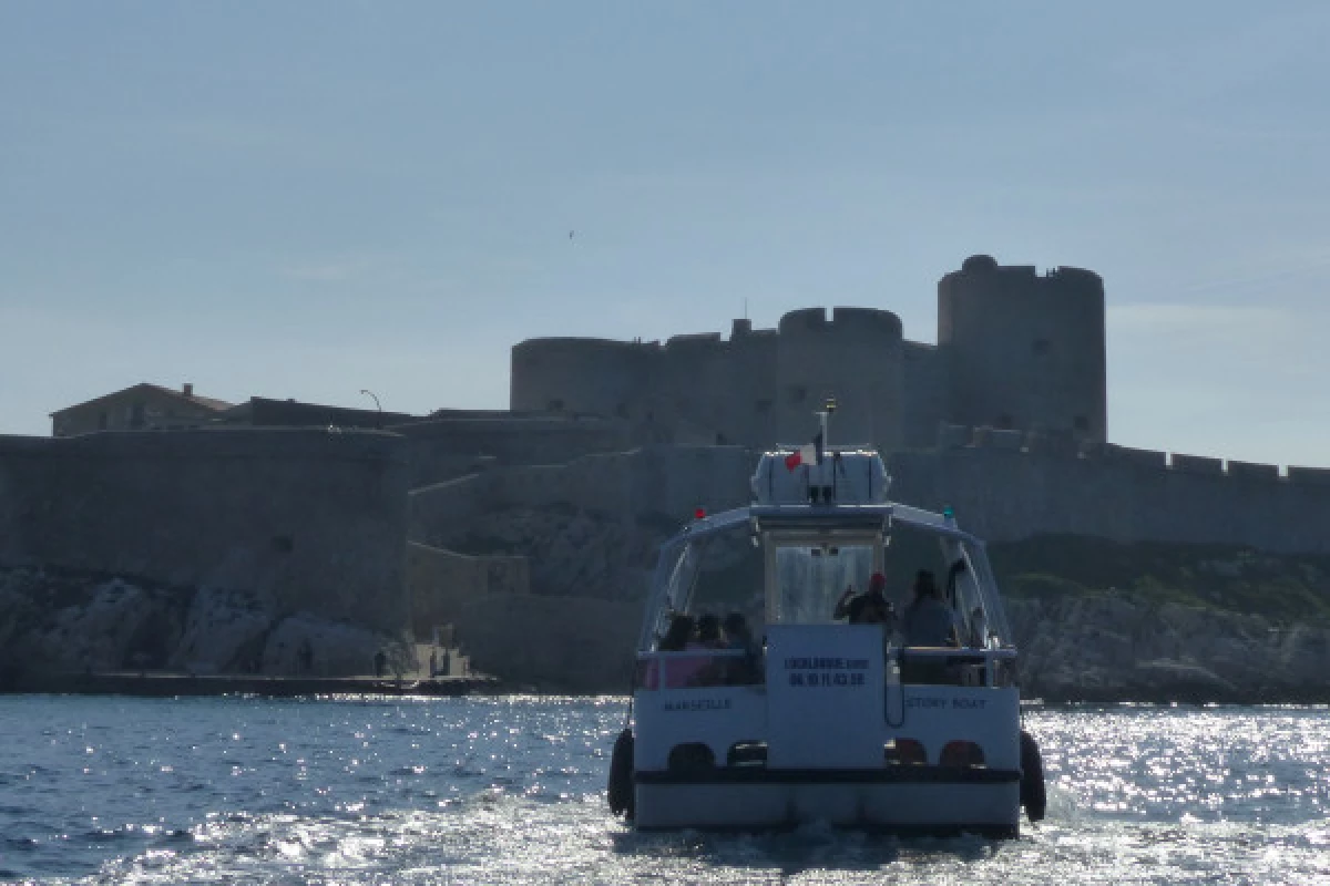 Discover the If Castle - Sea walking 2h30 tour - Bonjour Fun