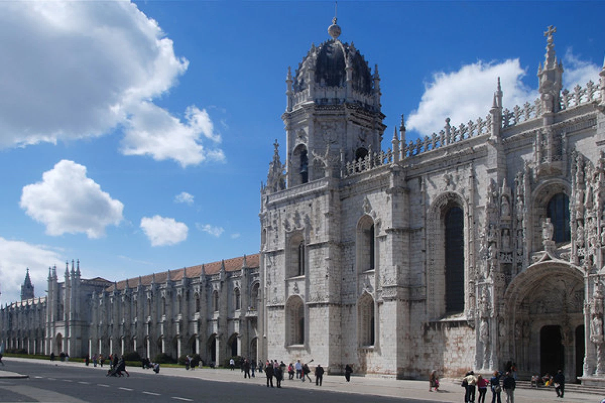 Discovering Belém Tuk Tuk Tour - Bonjour Fun