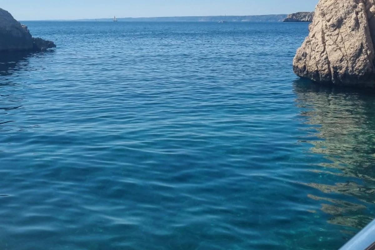 Sweet wake you: Cruise, Coffee and Diving in the Calanques of Frioul - Bonjour Fun