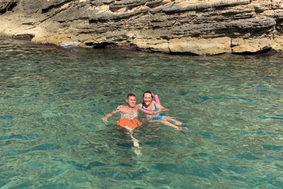 Sweet wake you: Cruise, Coffee and Diving in the Calanques of Frioul - Bonjour Fun