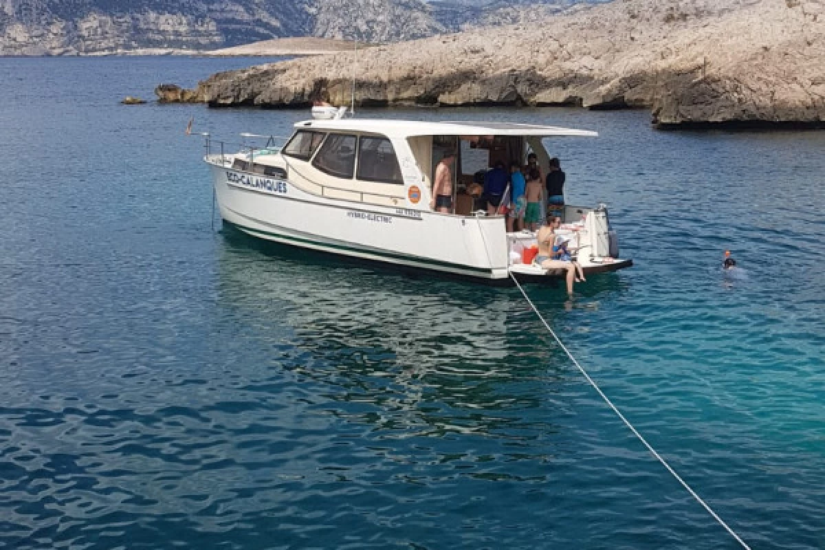 Sweet wake you: Cruise, Coffee and Diving in the Calanques of Frioul - Bonjour Fun