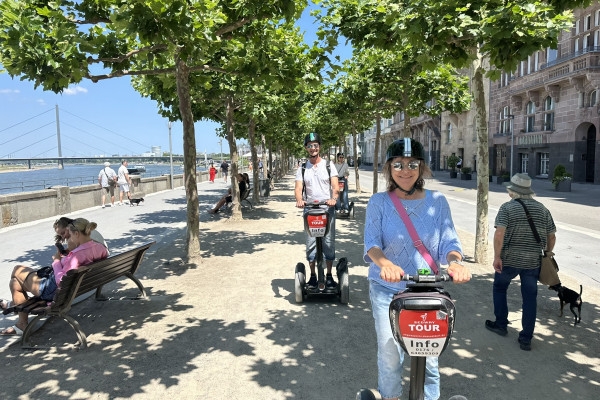 Segway Tours in Düsseldorf: XXL Tour - Bonjour Fun