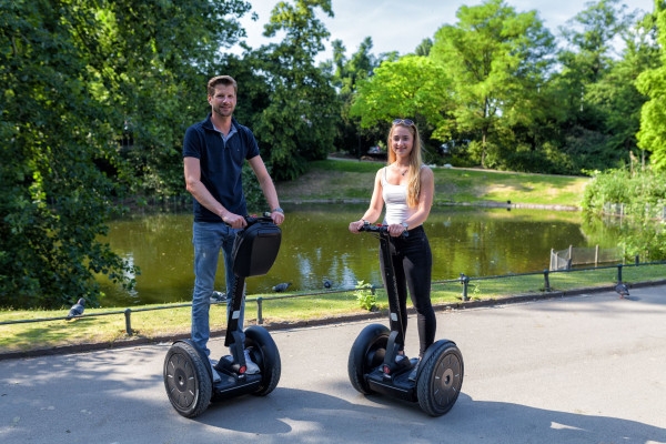 Düsseldorf: Kaiserswerth-Segway-Tour mit Fähre (max. 120 Min) - Bonjour Fun