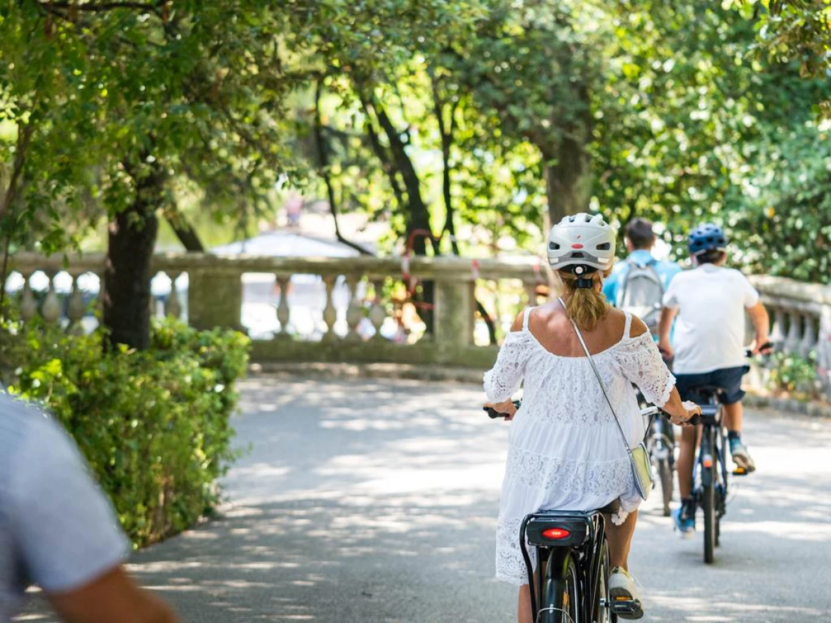 E-BIKE CITY TOUR: 2H30 AGENCY - Bonjour Fun