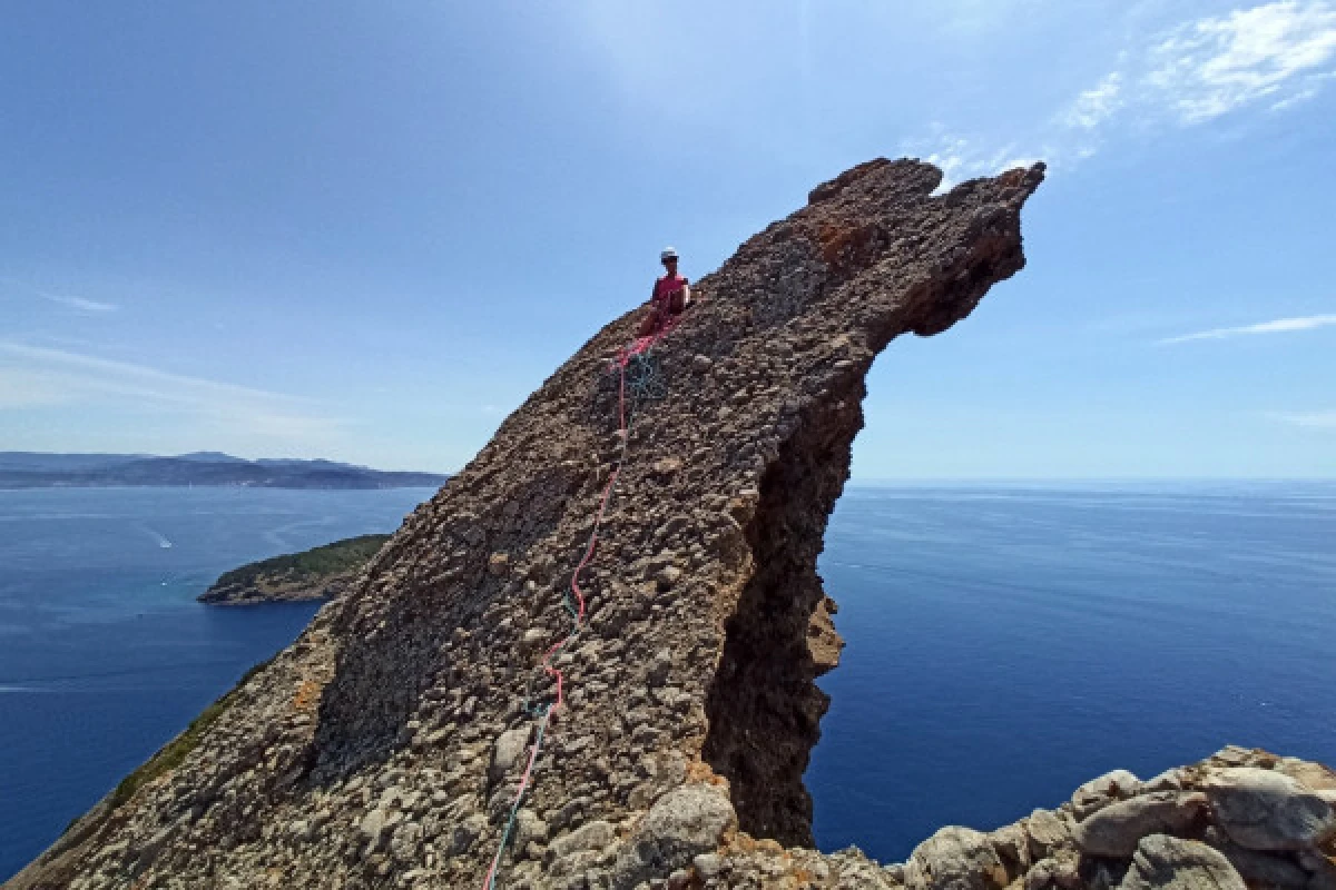 Half-day multi-pitch climbing - Bonjour Fun