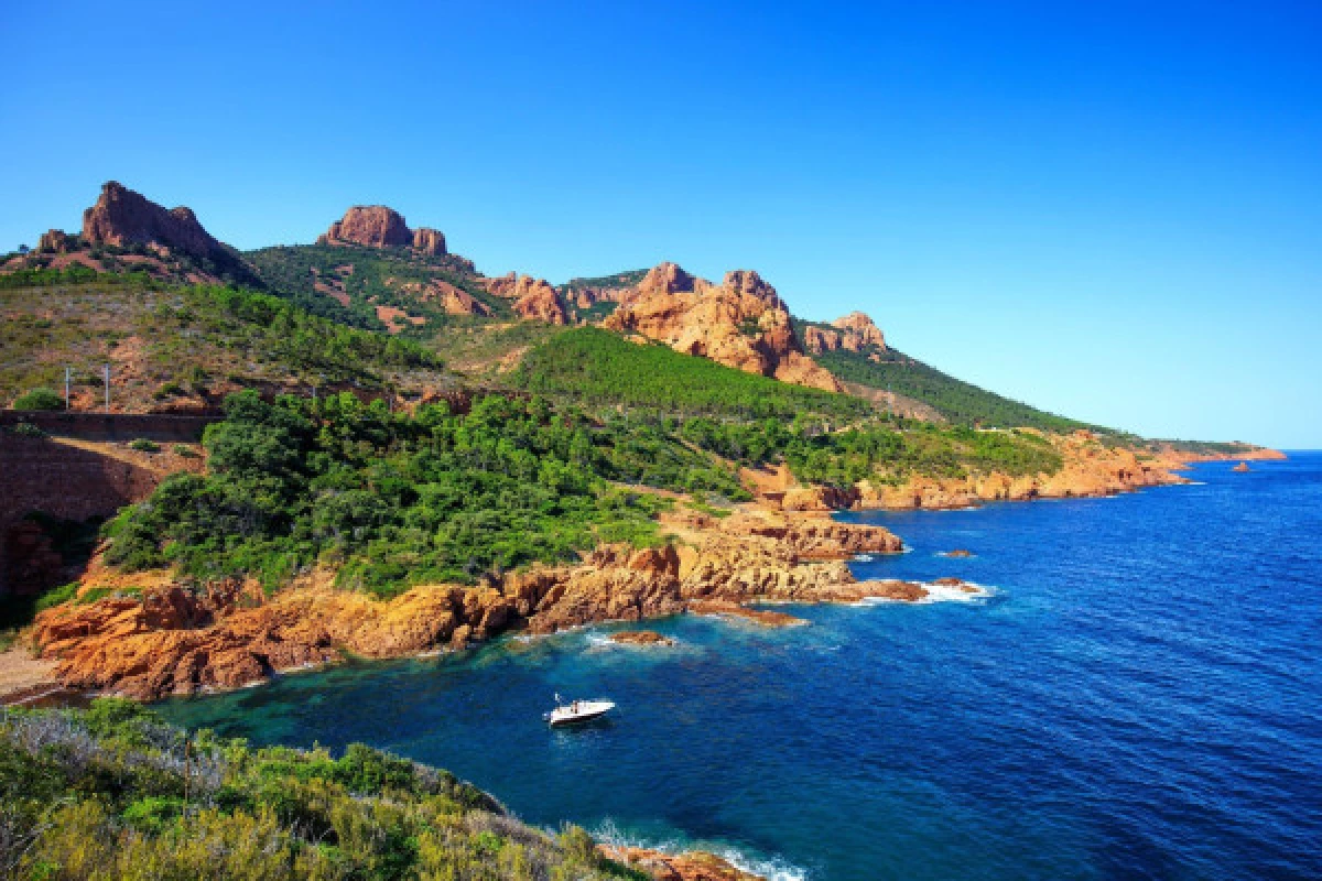 Boat trip with skipper - the Esterel's creeks - Bonjour Fun