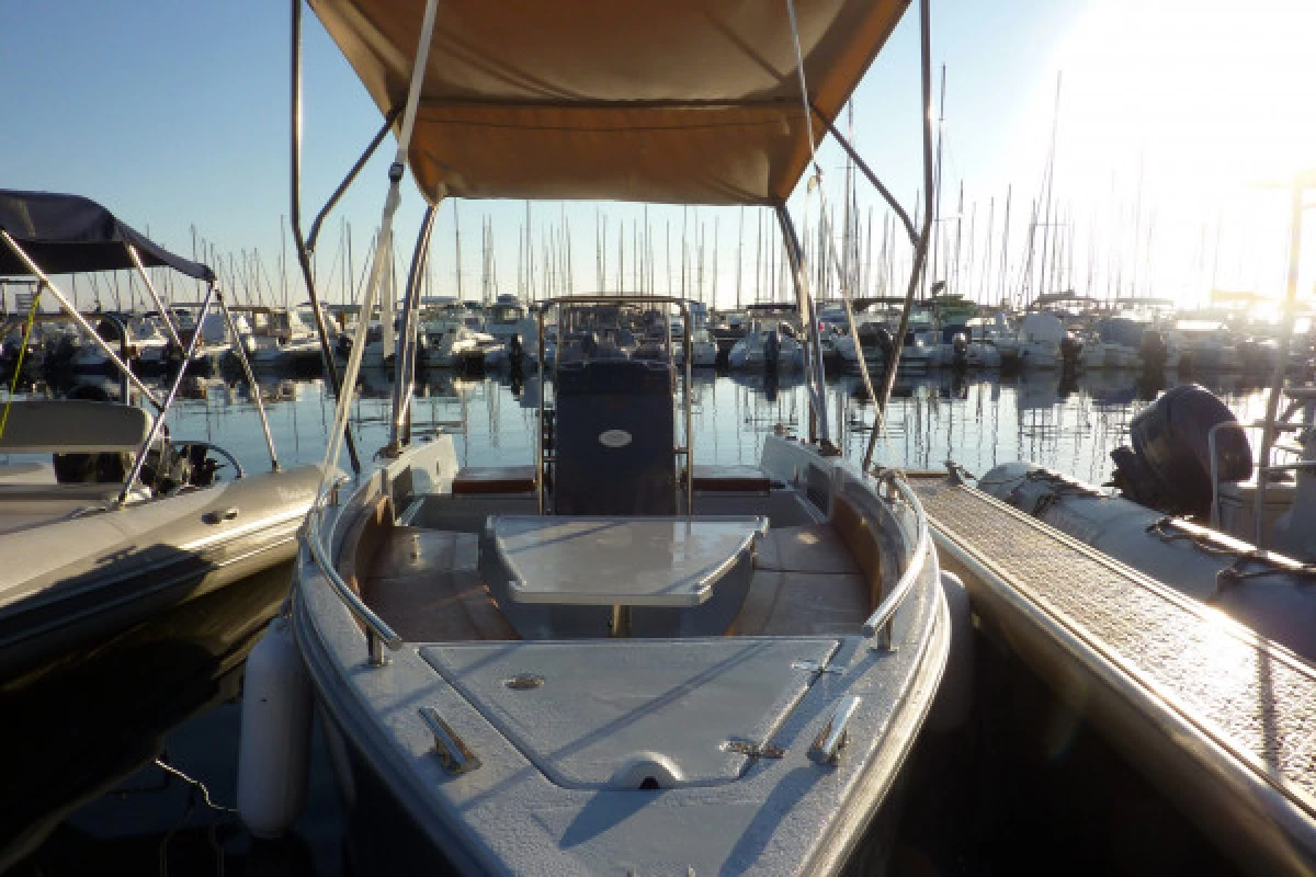 Boat trip with skipper - the Esterel's creeks - Bonjour Fun