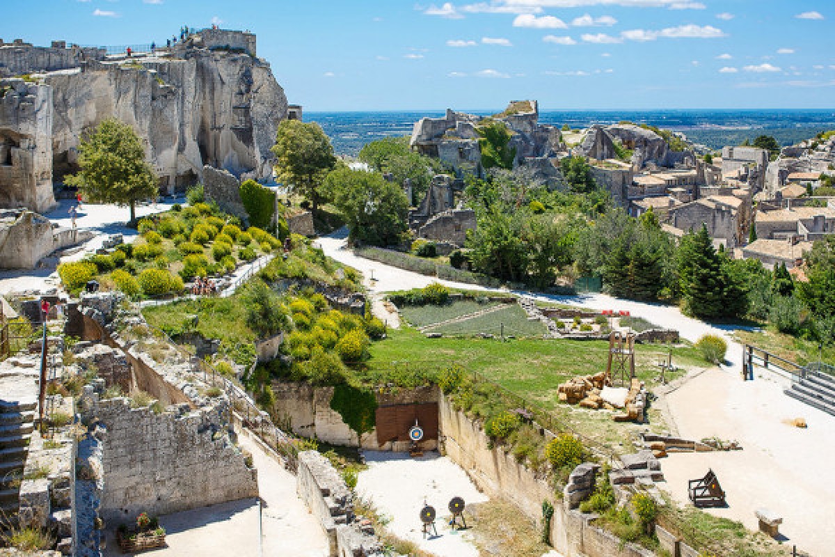 Excursion Baux de Provence - Visit to the village, Carrières de Lumières and Wine - Bonjour Fun