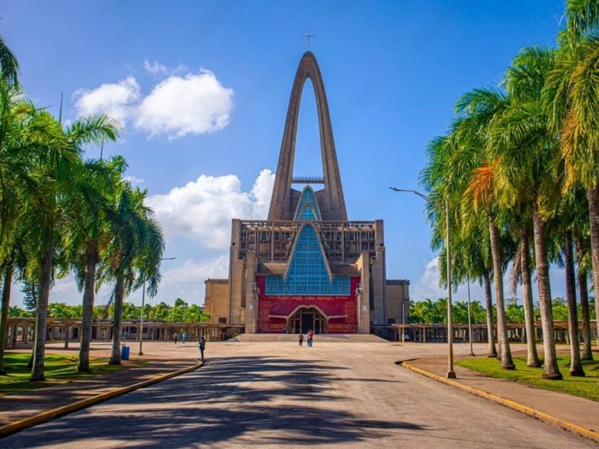 Excursión Cultural Higüey: Historia y Tradición - Bonjour Fun