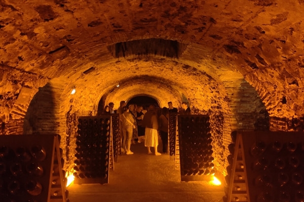 The royal connection / Day - Bonjour Fun