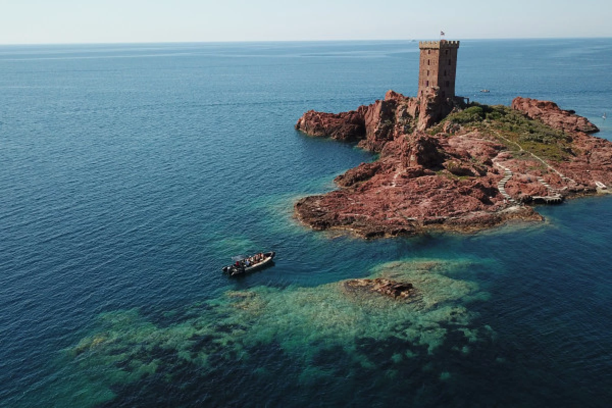 Sea excursion 2h45 - The creeks of the Esterel - Bonjour Fun