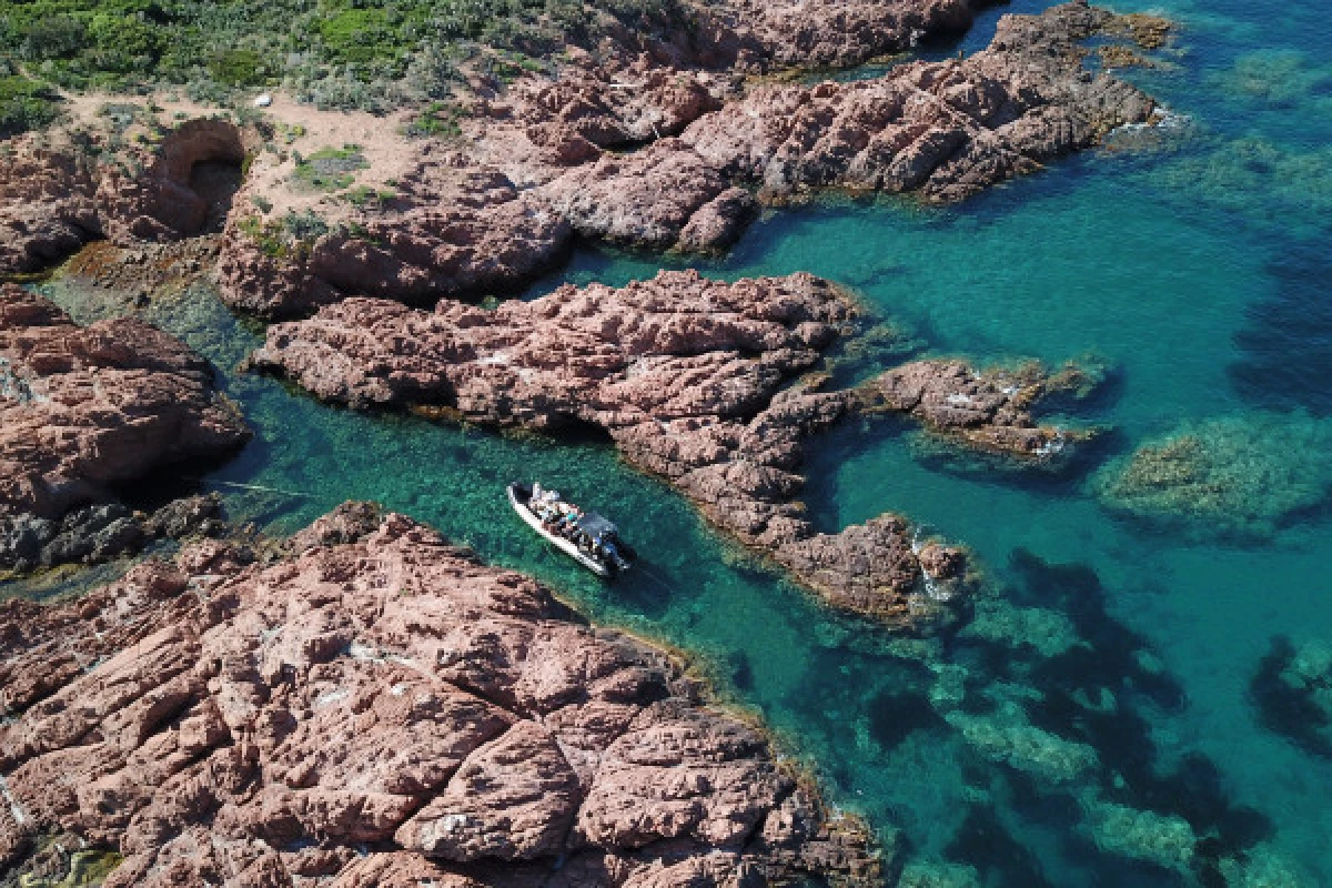 Sea excursion 2h45 - The creeks of the Esterel - Bonjour Fun