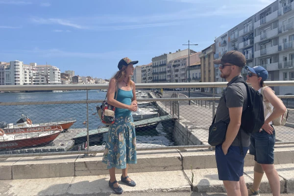 Excursion by minibus Picpoul de Pinet  - Half-day Walking tour in Sète and Oysters - Bonjour Fun