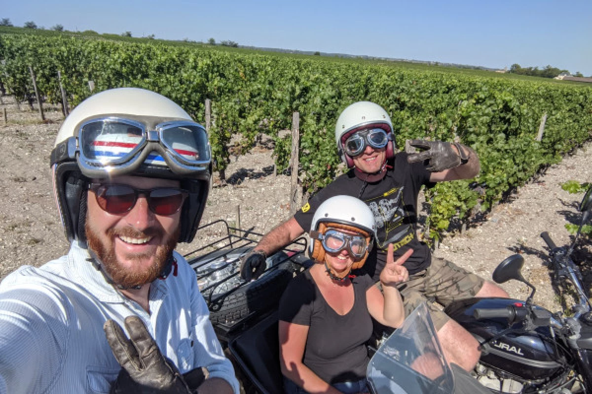 Wine tours around Bordeaux in a sidecar - Bonjour Fun