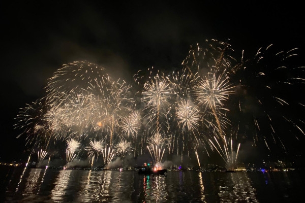 Fireworks at sea - Cannes - Bonjour Fun