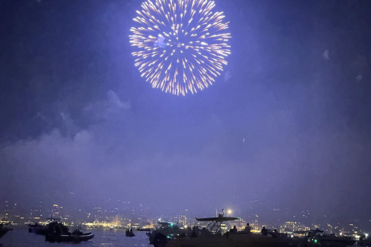 Fireworks at sea - Cannes - Bonjour Fun