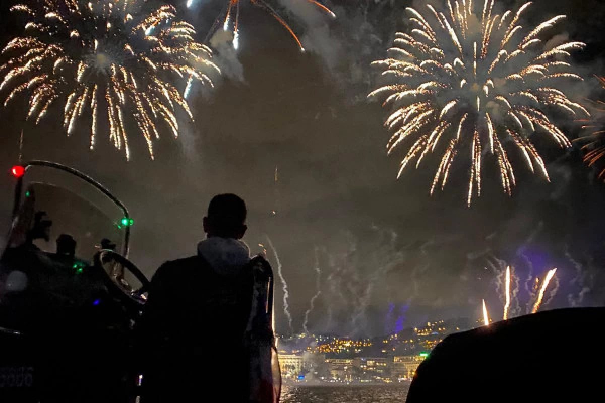 Fireworks at sea - Cannes - Bonjour Fun