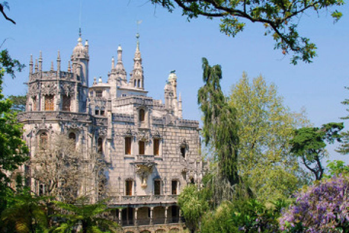 Full Day Guided Tour to Sintra & Cascais - Bonjour Fun