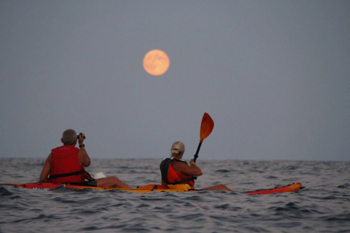 Fullmoon PEPS in sea kayak "exceptional TRIP" - Bonjour Fun