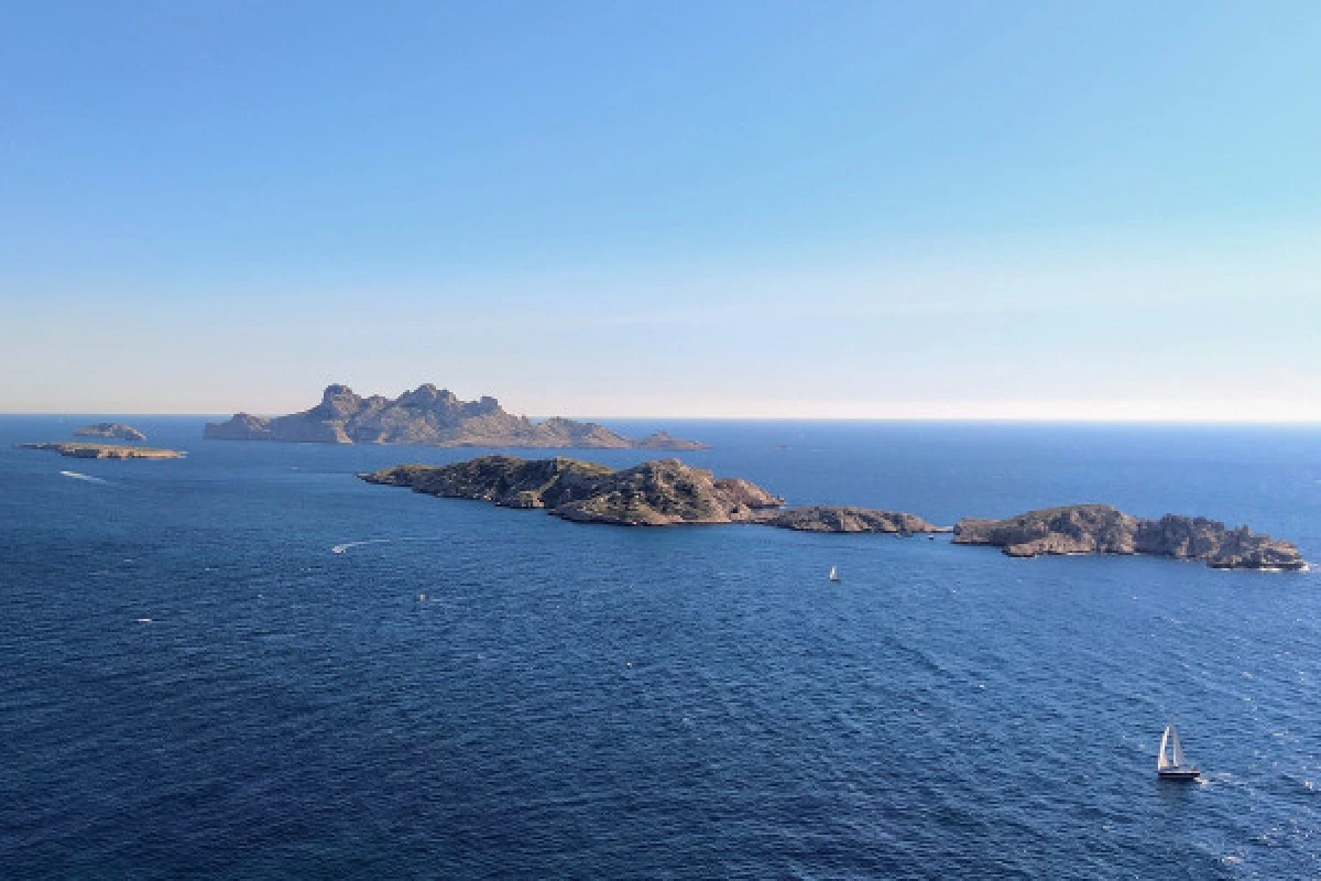 Hike to Calanque of Marseilleveyre - Bonjour Fun