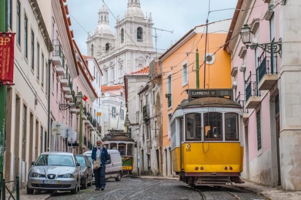 Historic Lisbon Tuk Tuk Tour - Bonjour Fun