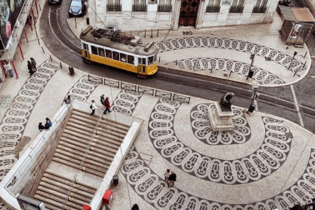 Historic Lisbon Tuk Tuk Tour - Bonjour Fun