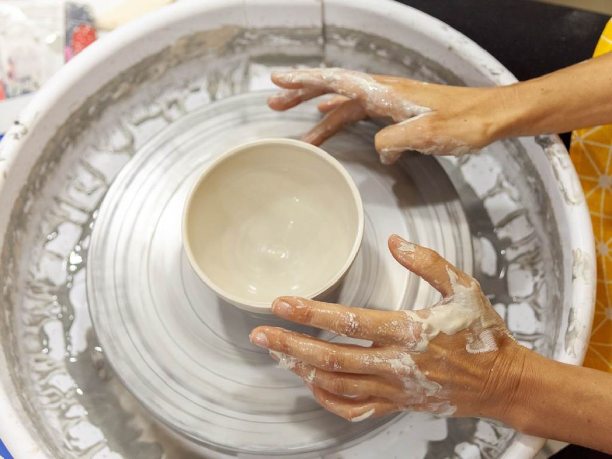 Initiation au tournage en poterie céramique - Bonjour Fun